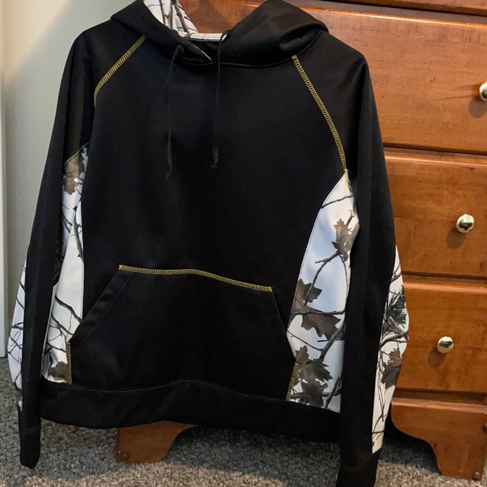 Trail Crest pullover hoodie. Size Large